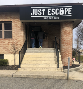 Just Escape mai entrance - 6 steps up